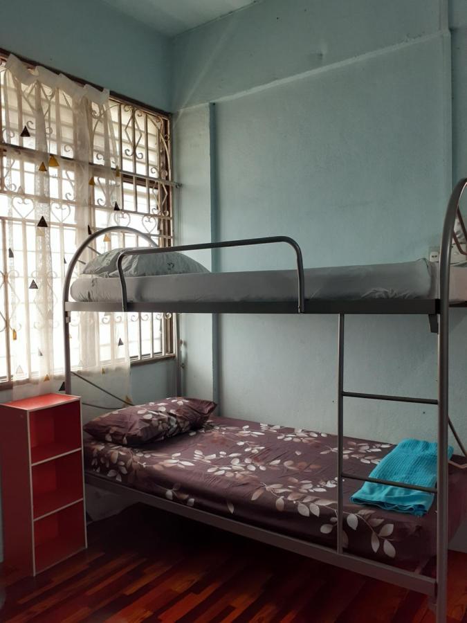 Homestay Idaman Tun Hussein - Harga Untuk 1 Rumah ,1 Bilik ,1 Bilik Air 4 Single Bed - Not Sharing Перай Экстерьер фото