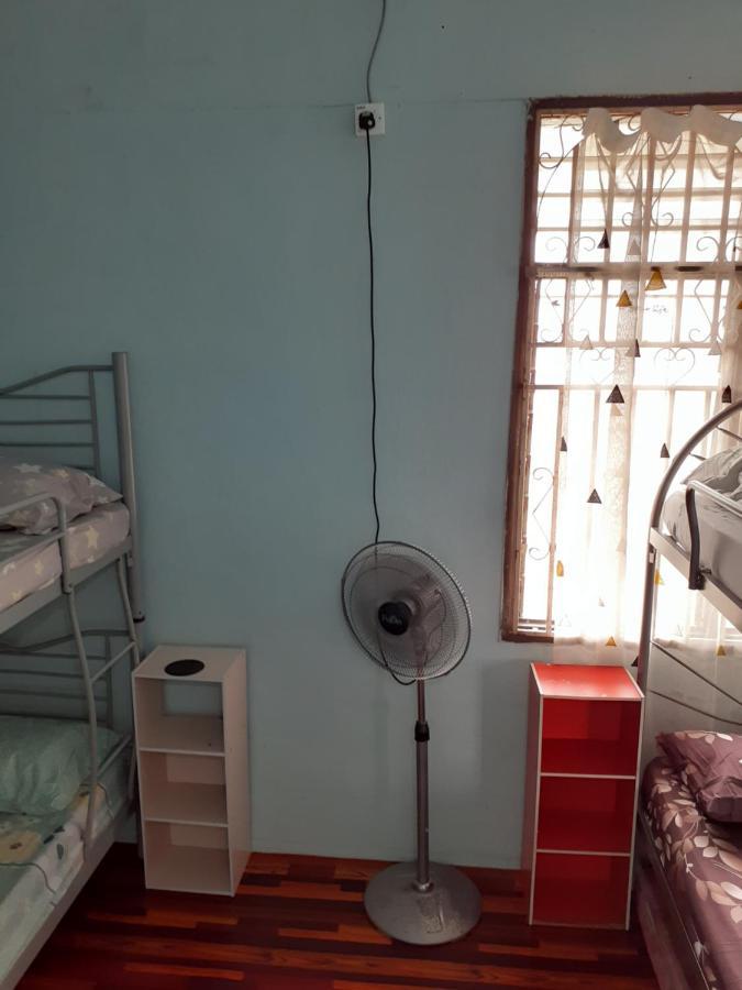 Homestay Idaman Tun Hussein - Harga Untuk 1 Rumah ,1 Bilik ,1 Bilik Air 4 Single Bed - Not Sharing Перай Экстерьер фото