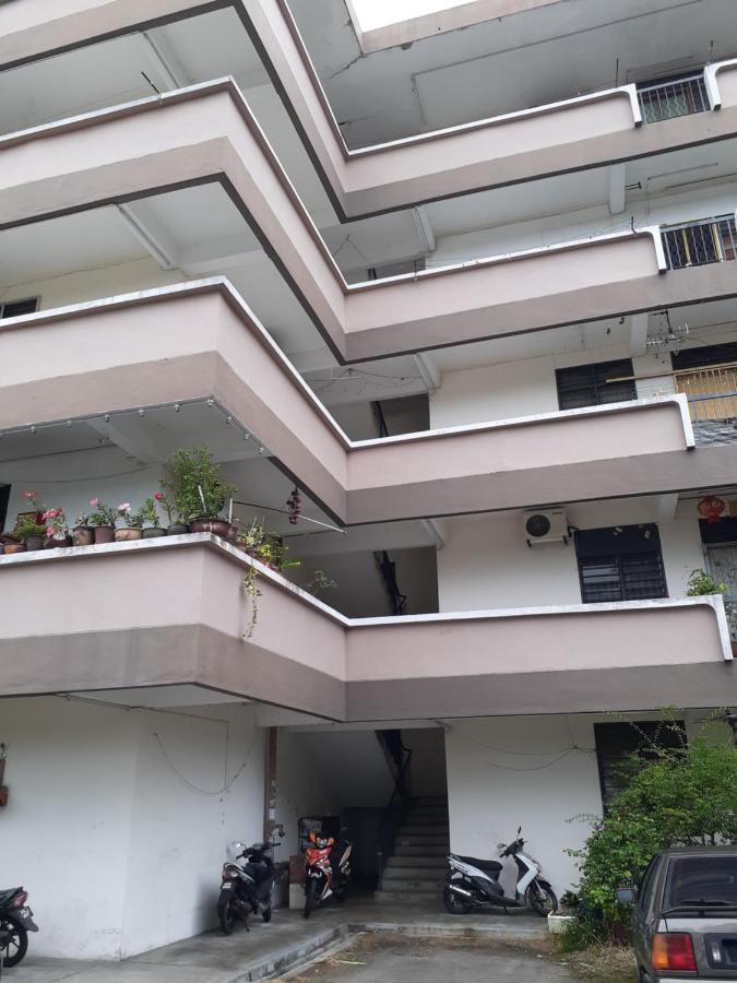 Homestay Idaman Tun Hussein - Harga Untuk 1 Rumah ,1 Bilik ,1 Bilik Air 4 Single Bed - Not Sharing Перай Экстерьер фото